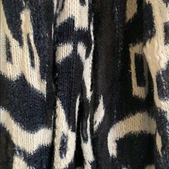 Urban Outfitters Circle Scarf - Picture 4 of 4